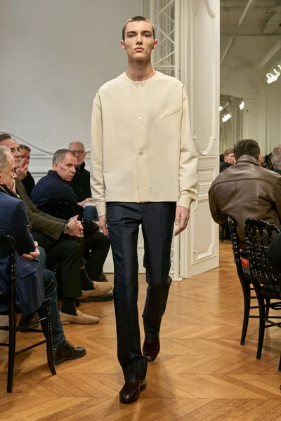 Look 1